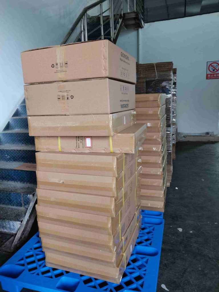 2021-10-13 Spedizione di 500 monitor lift per sistemi per conferenze in Arabia Saudita